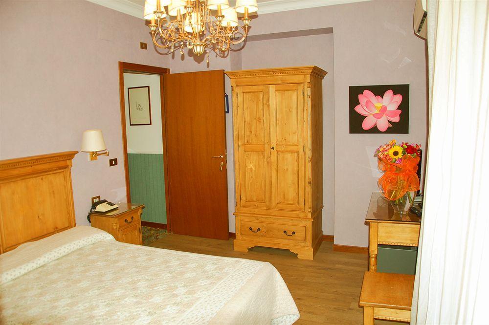 Hotel La Culla Del Lago Castel Gandolfo Exteriör bild